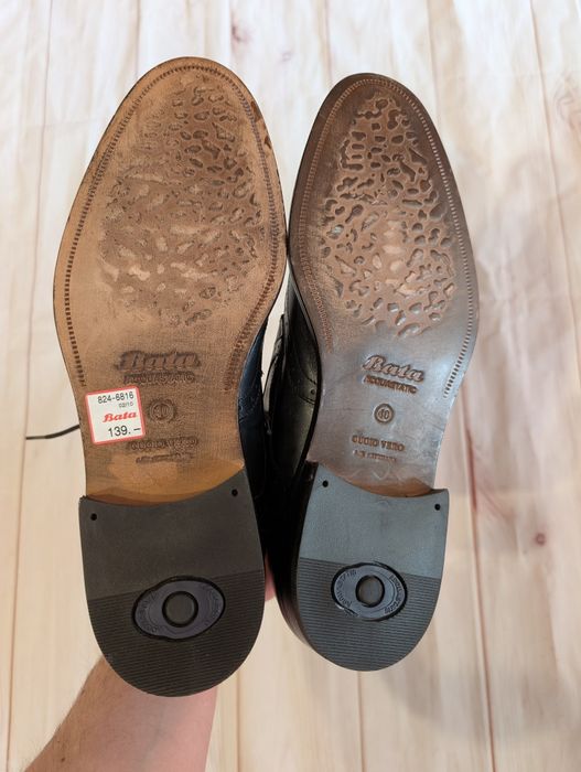 Шкіряні туфлі броги Bata