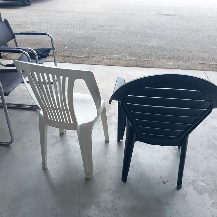 Cadeiras de plástico