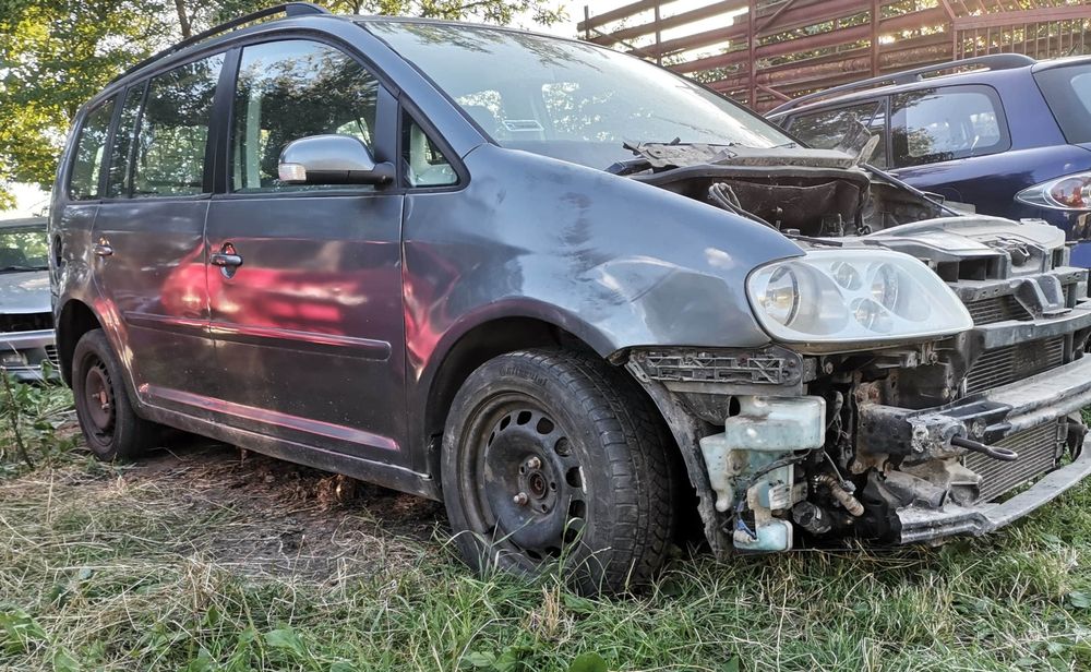 Vw touran 2.0 tdi silnik AZV skrzynia hdv kolor ld7x na części szyba