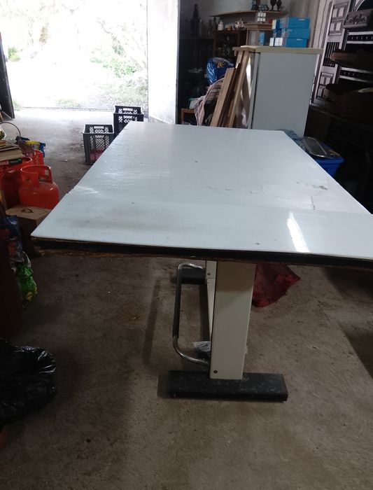 Mesa de desenho para desocupar