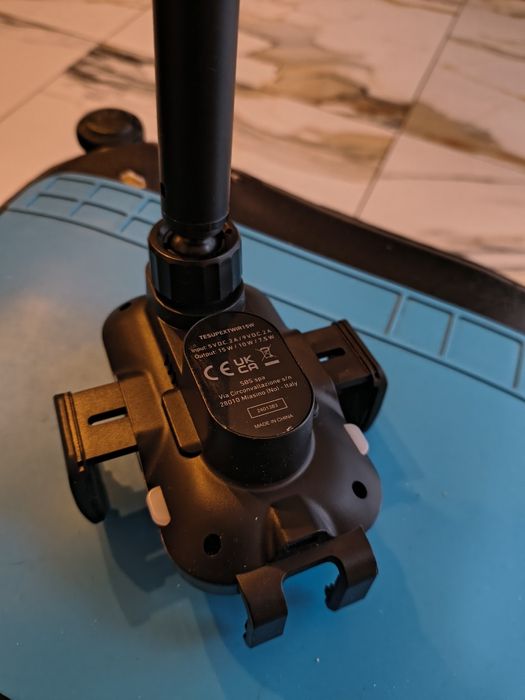 Uchwyt do telefonu z ładowaniem automatyczny