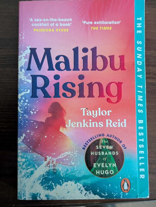 Книга англійською Malibu Rising, Taylor Jenkins Reid