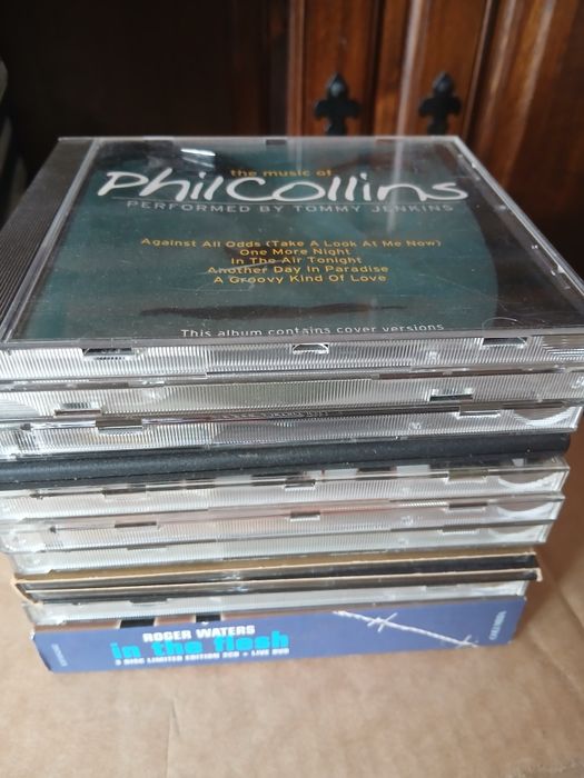 Várias cd's, filmes. Novos e como novos.