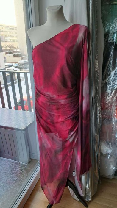 Długa sukienka z odkrytym ramieniem rozmiar XL 44 tie-dye różowa
