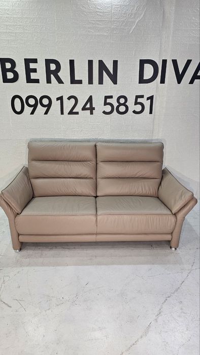 Шкіряний тримісний  диван  бежевий  .  Не  розкладаэться.  Нiмеччина