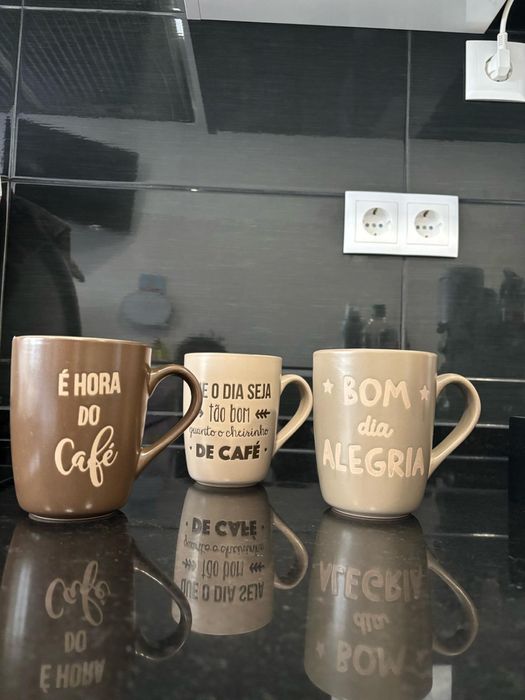 Three Mugs Kasa430892858748456960