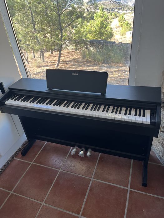 Yamaha Arius YDP-143