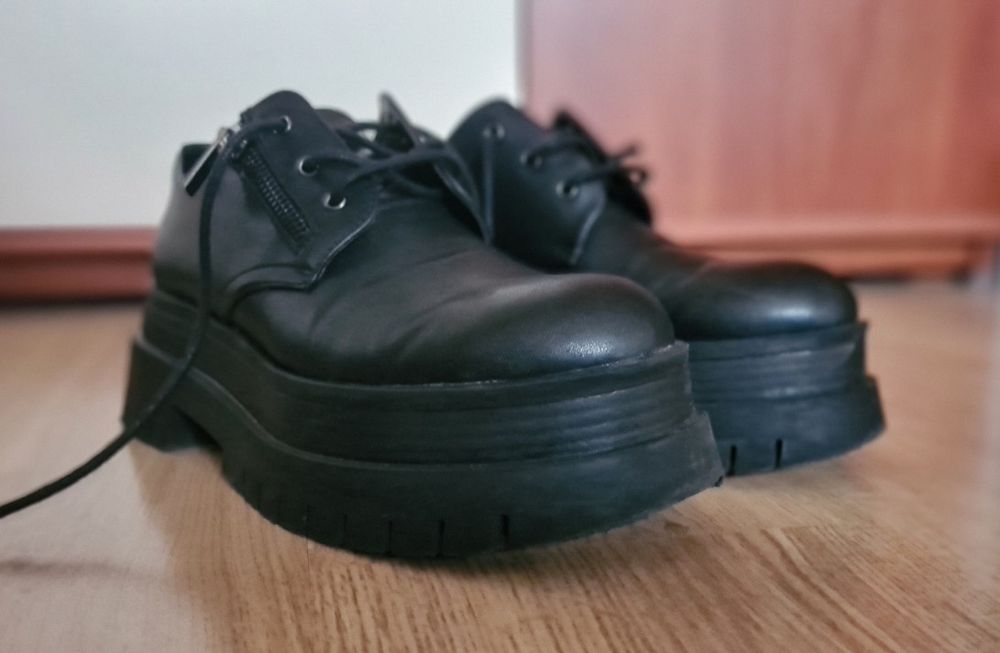 Półbuty na grubej podeszwie - 37