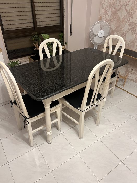 Mesa com cadeiras