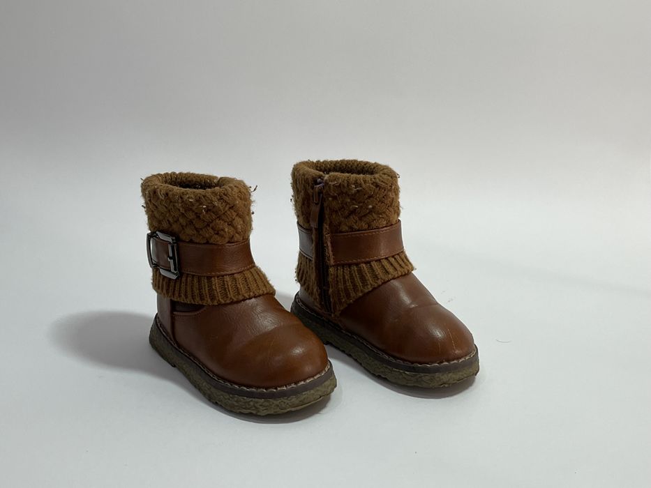 Bota de menina castanhas