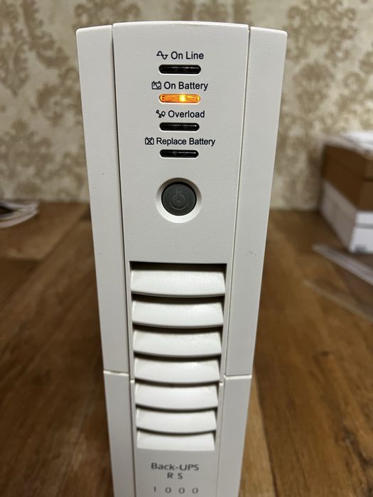 ББЖ APC Back-UPS RS 1000