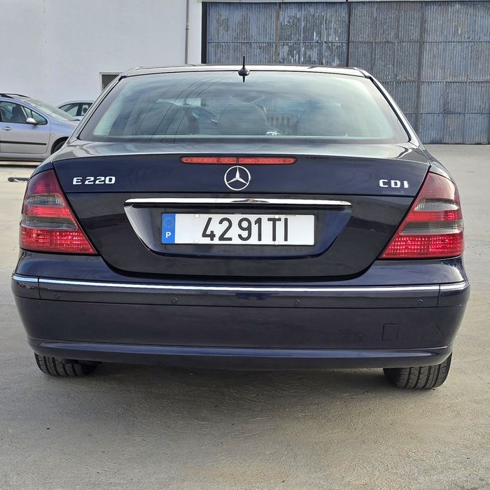 Mercedes-Benz E 220 CDI Elegance  -Caixa Automática