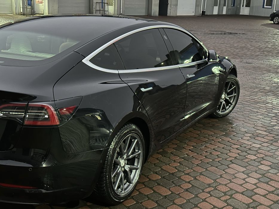 Продам Tesla Model 3 2020р. Standart Plus. Гарний стан