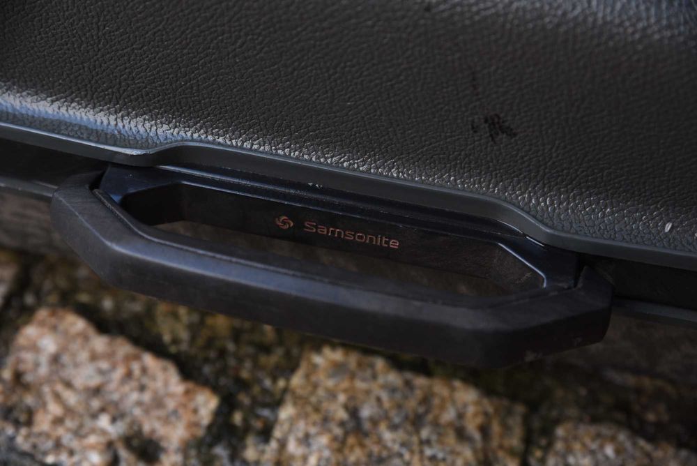 Mala Sansonite com rodas e chaves