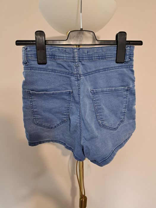 Dopasowane shorty jeansowe | Cropp
