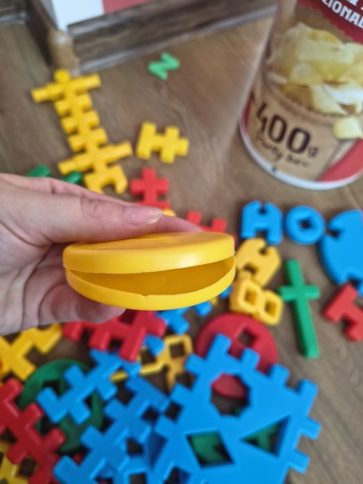 Klocki układanki wafle we wiaderku