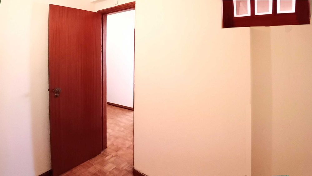 Arrenda-se T2  no centro da Guarda  com garagem e elevador