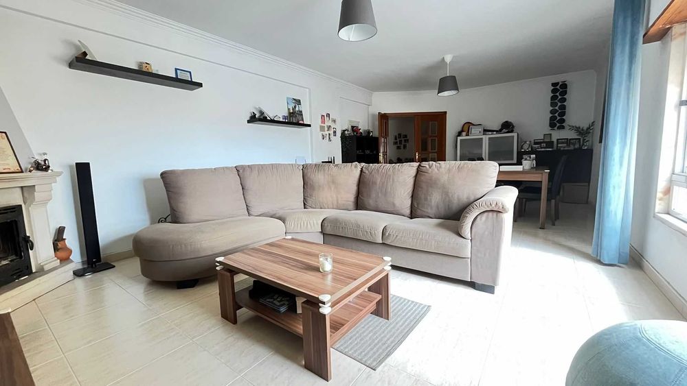 Apartamento T2 com Terraço Mem Martins