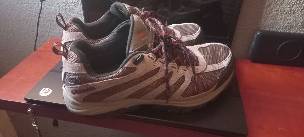 Tenis colombia N43 impecavel