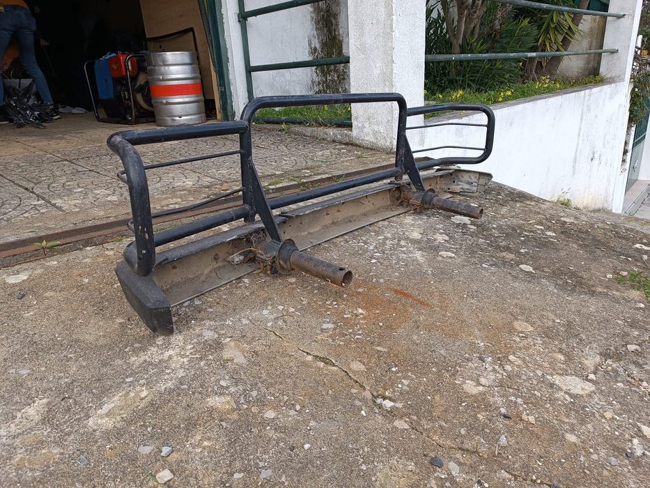 vendo para-choques dianteiro lada niva