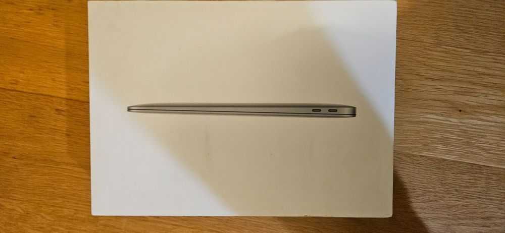 Apple MacBook Air intel i5 1,6 GHz RAM 8/256 Gb (A1932) RETINA