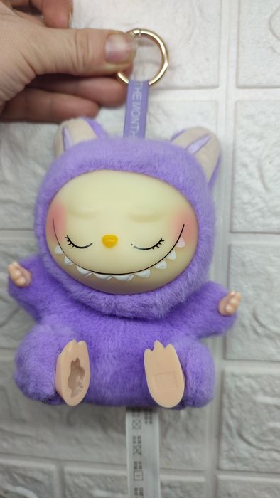 Лабубу,лабубу, фіолетовий