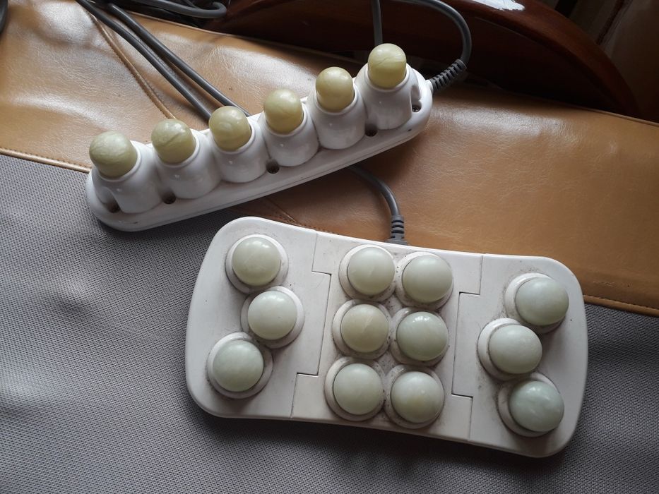 Łóżko masujące z kamieniami nefrytowymi