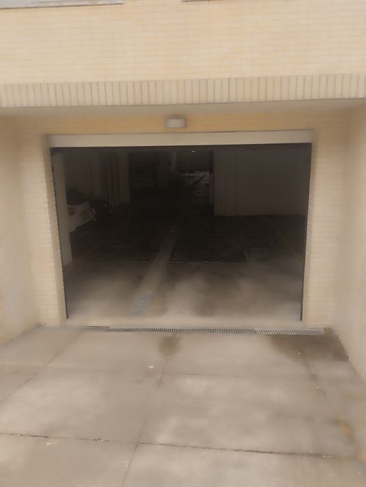 Lugar de garagem e arrumos/arrecadação