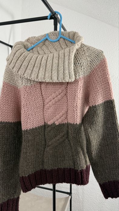 Knit sweater / jacket.