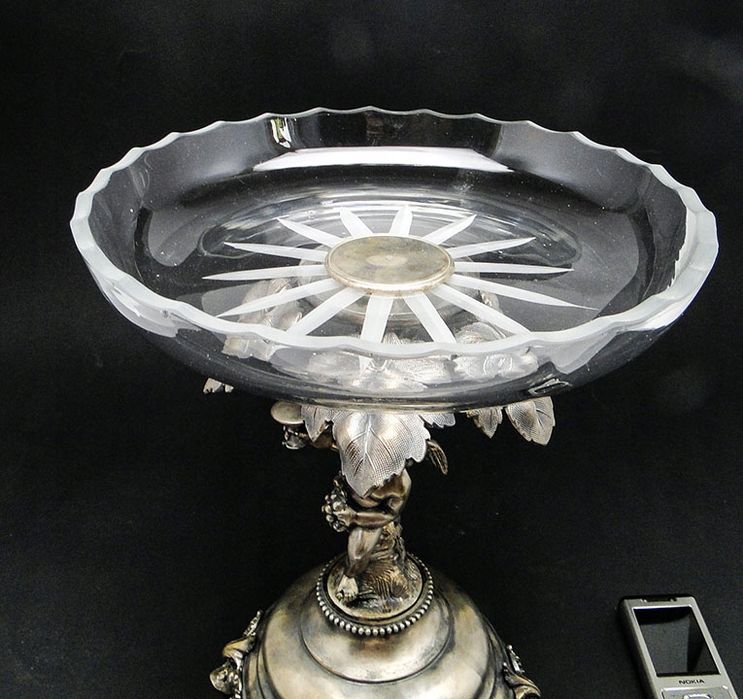 EP6 Norblin - wielka patera figuralna z cherubinem