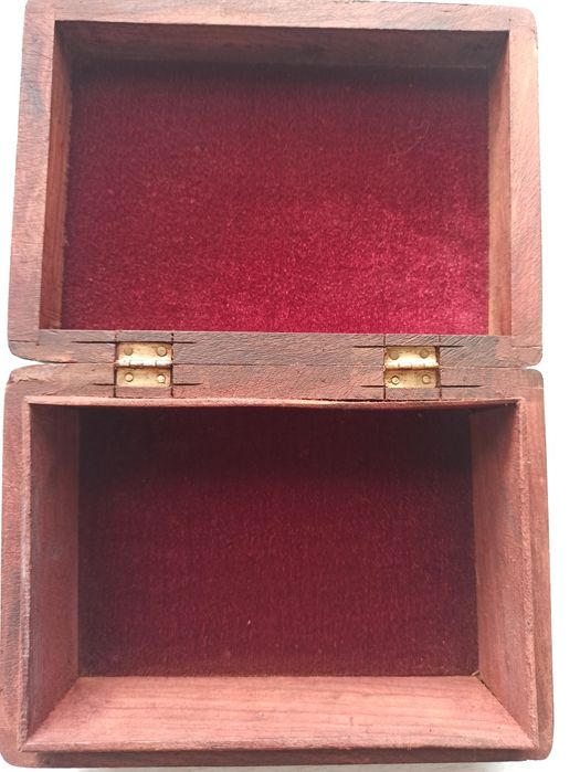 скринька для прикрас