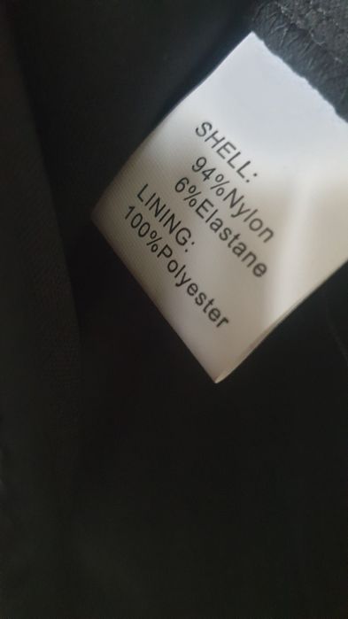 Czarna sukienka rozkloszowana M