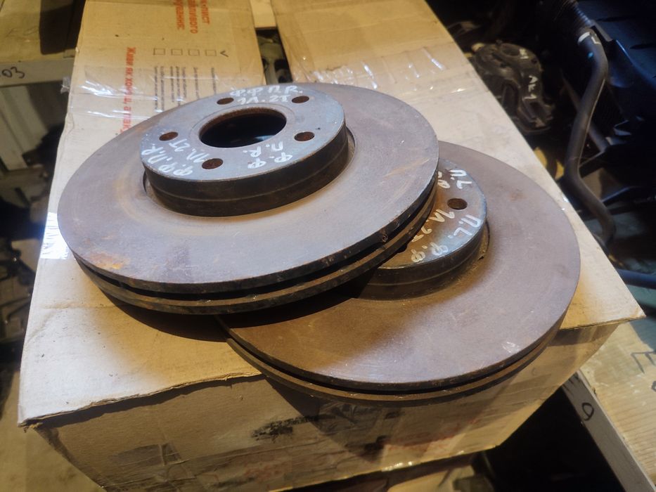 Передній правий лівий гальмівний тормозной диск Форд Фокус МК3 Фієста