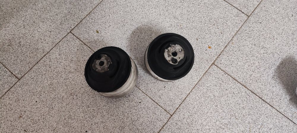 Apoios de motor novos 190D