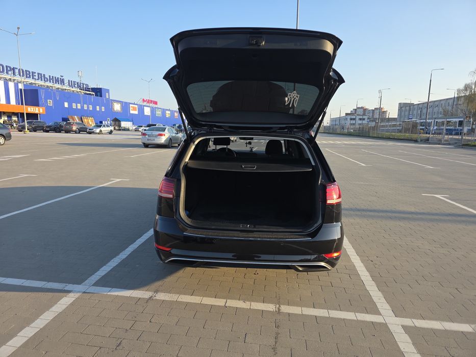 Продам фольцваген голф 7.