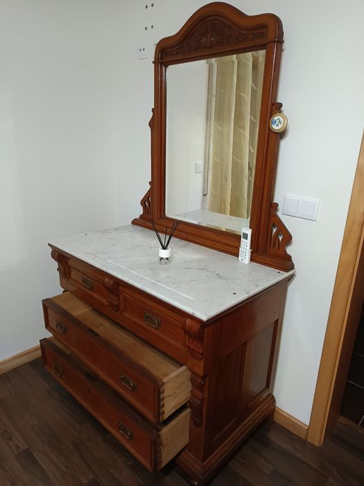 Espelho de cómoda com encaixes verticais