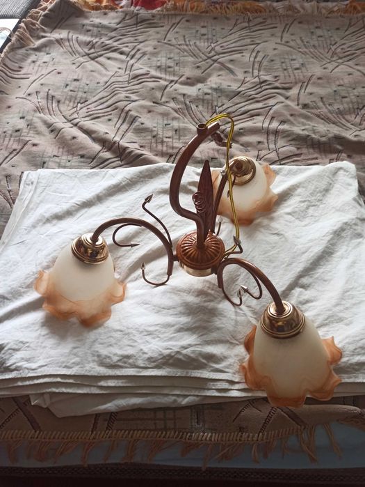 Продам люстру б/в