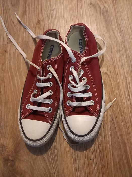 Converse bordowe