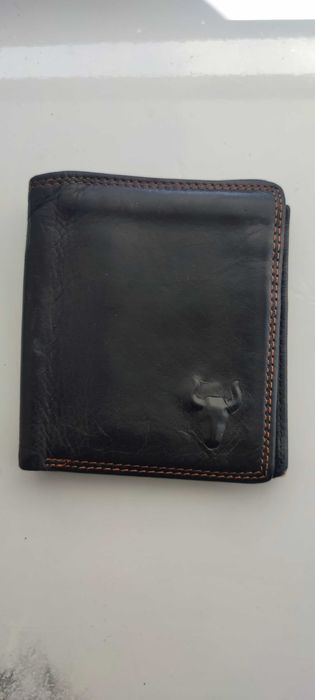 Шкіряні  портмоне,  гаманці, бумажники