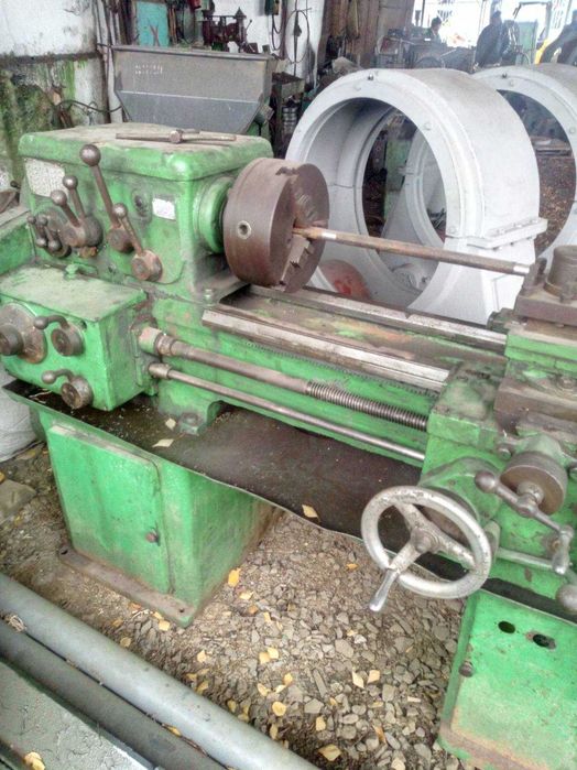 Верстат токарно-гвинторізний  1Т61М