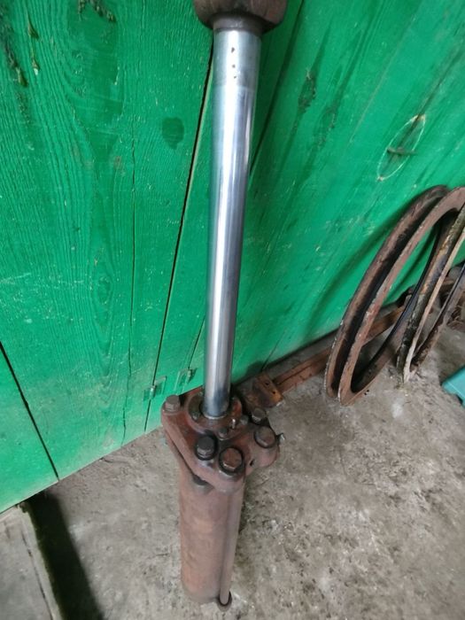 Гидроцилиндр ЦС 100 в рабочем состоянии