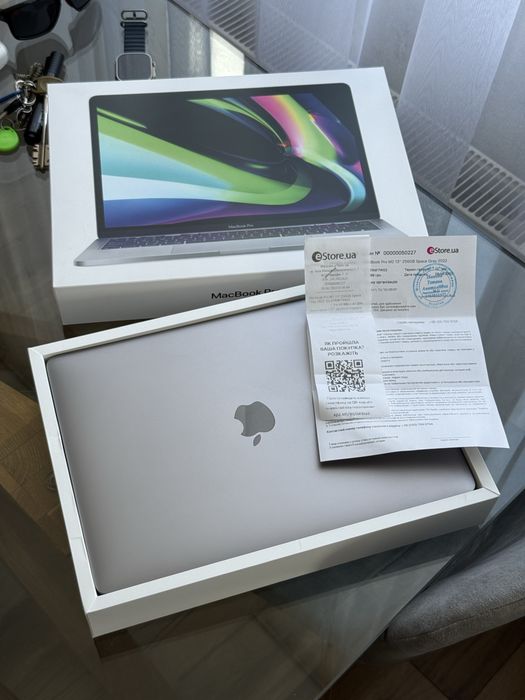 Macbook Pro M2 94% акб, стан як новий