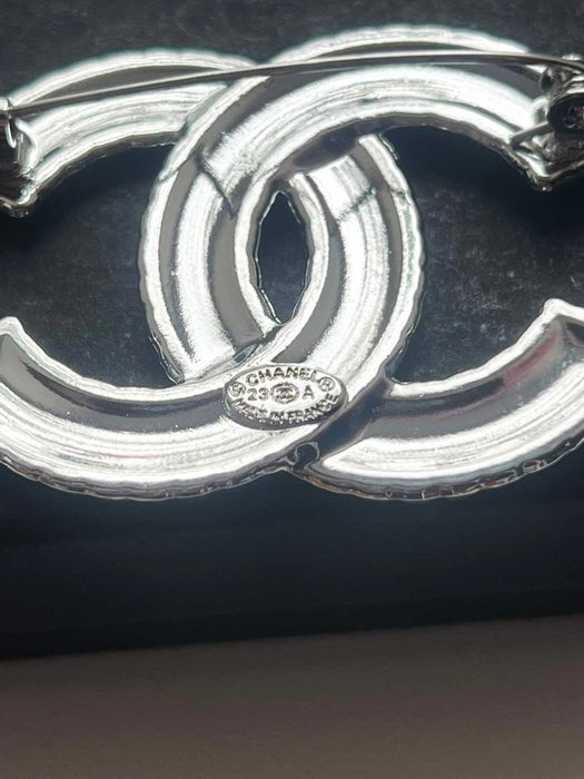 Роскошная брошь черно - белая брошка  Chanel