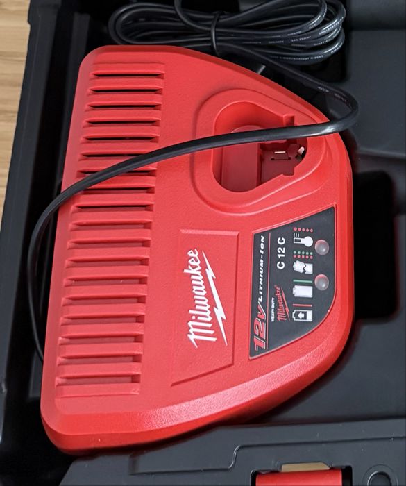 Parafusadora milwaukee m12