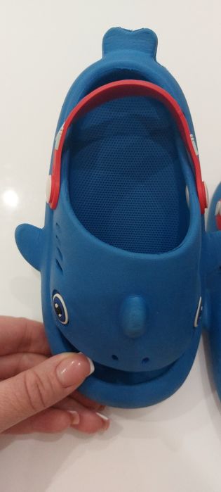 Klapki piankowe Shark