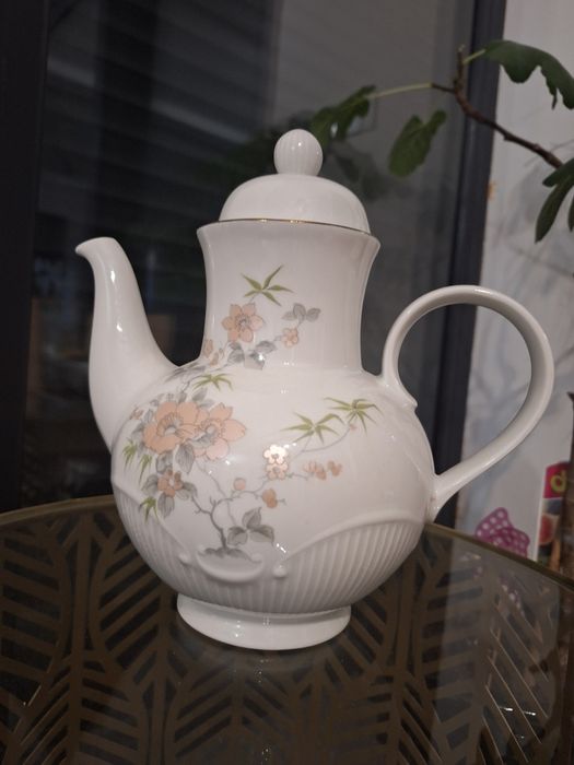 Piękny dzbanek porcelana lettin
