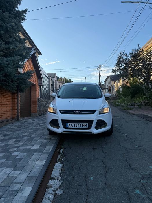 Продаються автомобіль Ford Escape 2013року і