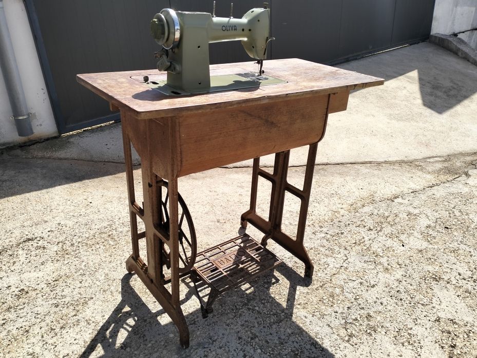 Máquina de Costura Oliva