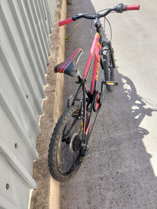 Bicicleta em bom estado-roda 20