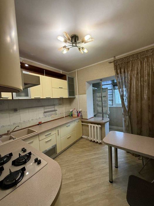 4 станция Большого Фонтана, 4-х комнатная свободная квартира.